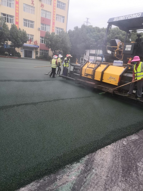 南京工业科技技工学院沥青摊铺